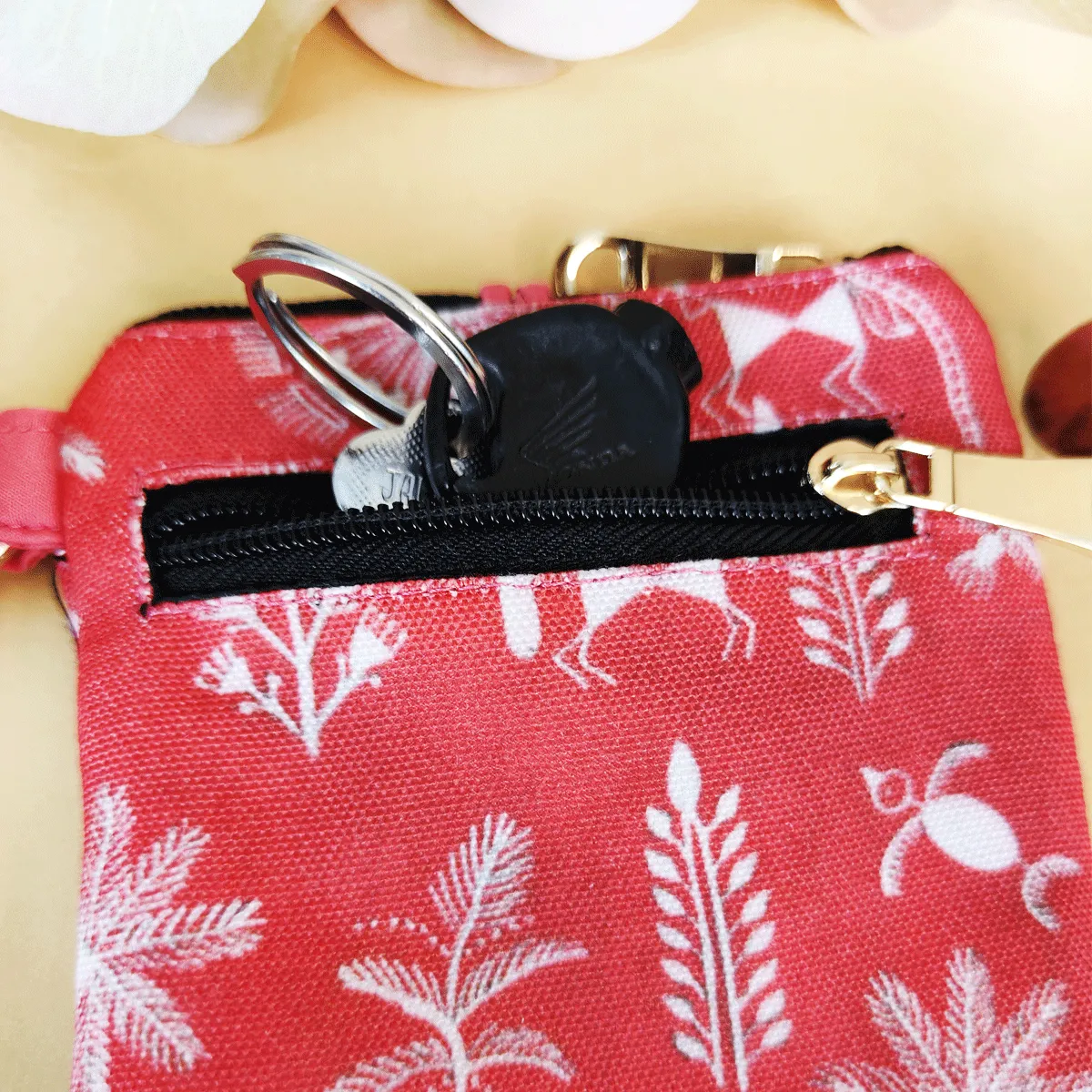 Loop Mobile Sling Bag-Red Warli