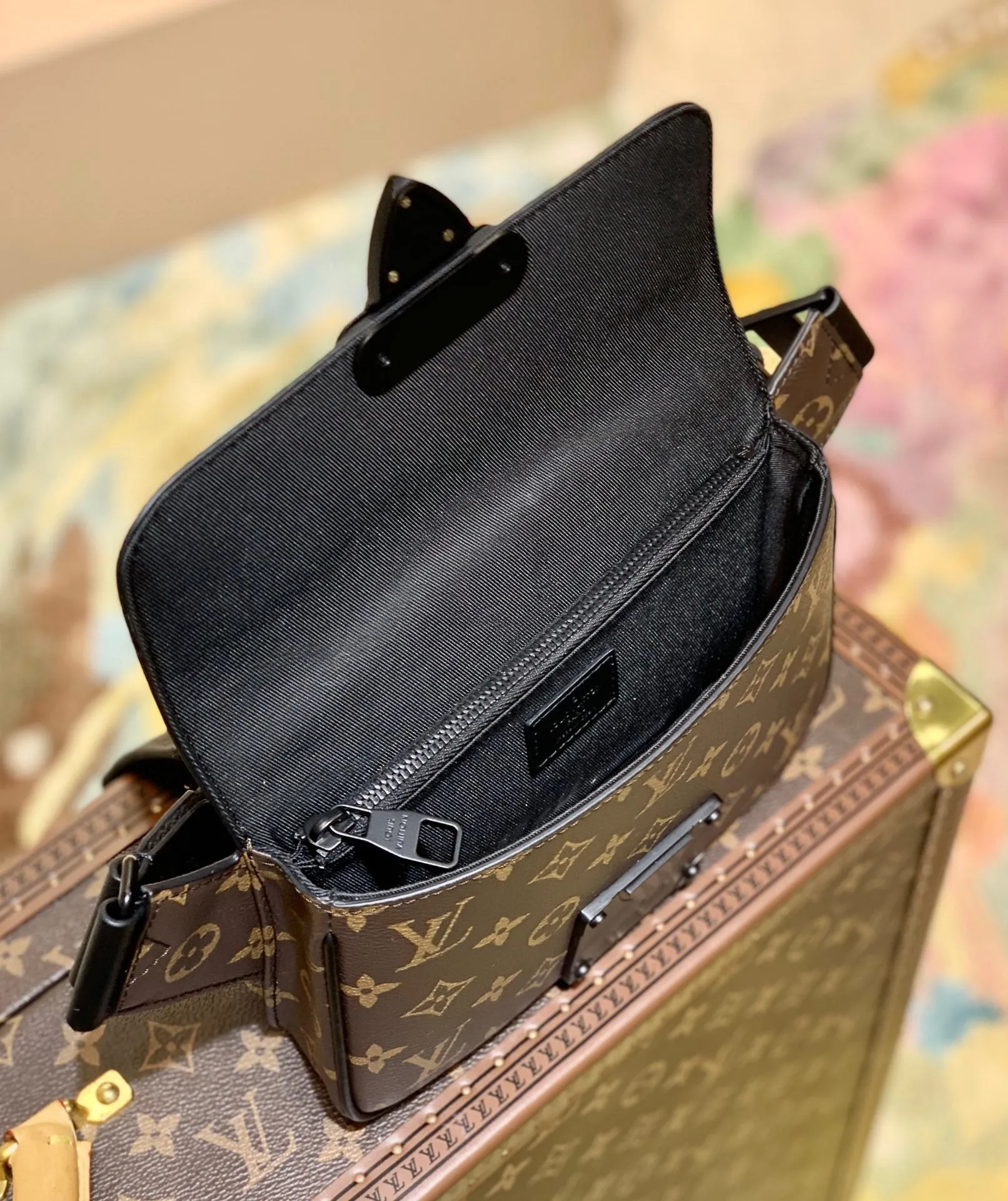 MBG036 S Lock Sling Bag / HIGHEST QUALITY VERSION /